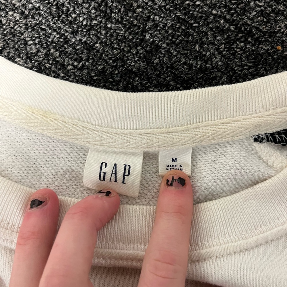 GAP Crewneck - Picture 2 of 4